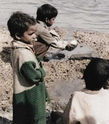 Child in India Tries to Get Water from Flyash-Polluted River