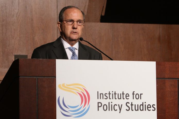 Juan Mendez accepts his Letelier-Moffitt award