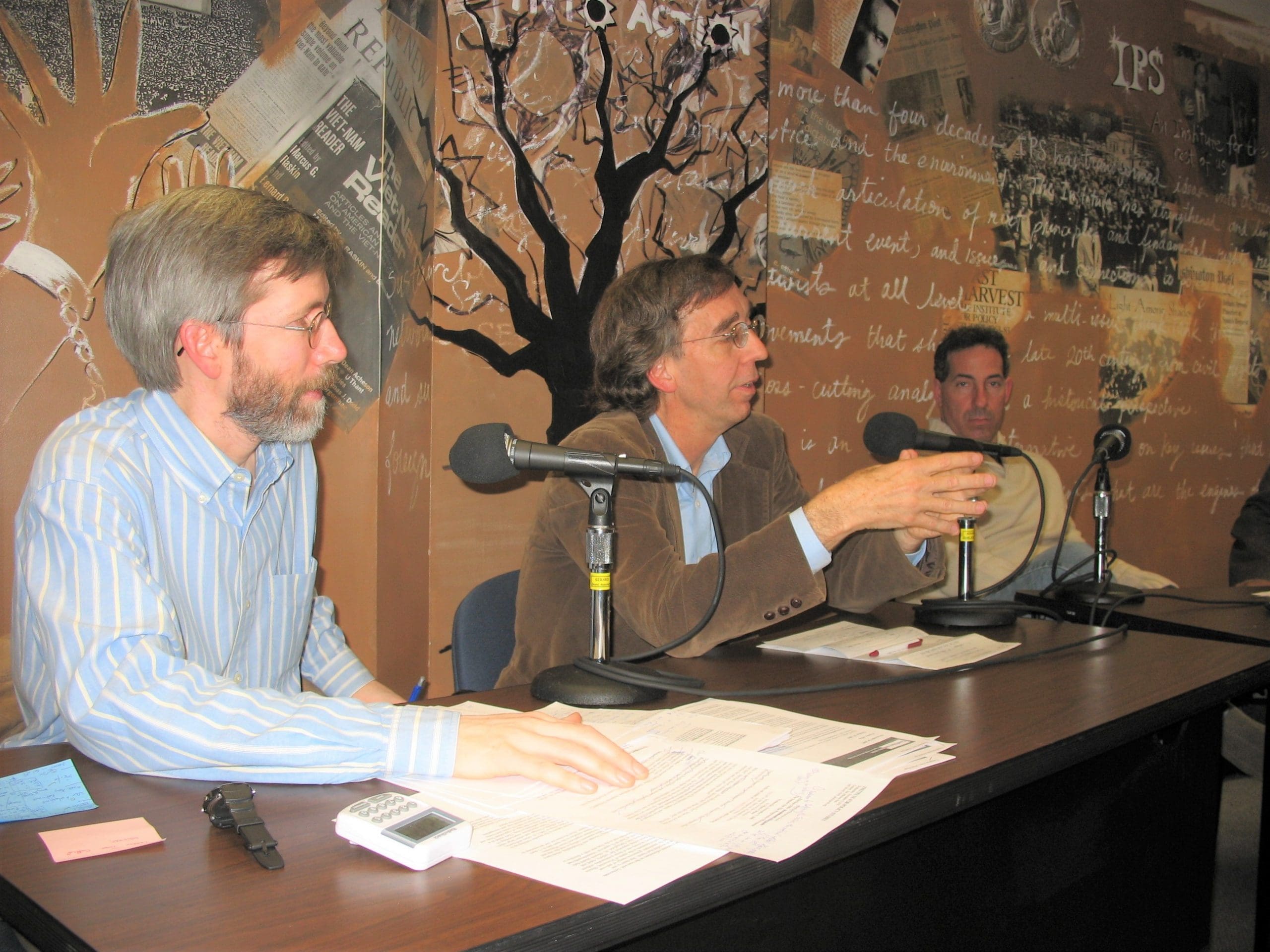 Steve Cobble analyzing the results of the 2006 election, with IPS Director John Cavanagh (l.) and Rep. Jamie Raskin (r.).